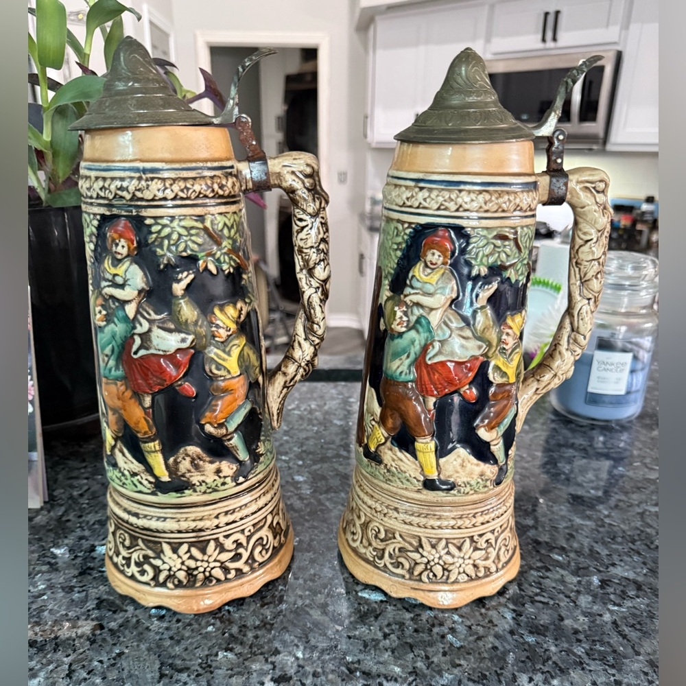 Vintage Set of German Beer Stein/musical